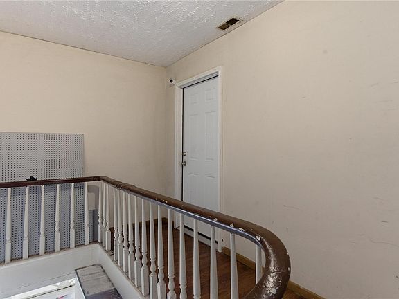5th image of 933 8th Ave