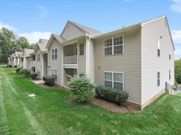 1233 King Ct, Green Brook Twp., NJ 08812