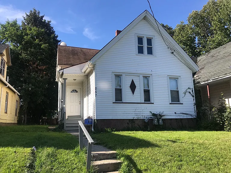257 Alphonse St — Photo 1