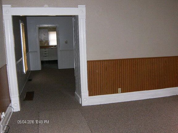 3rd image of 257 Oak St