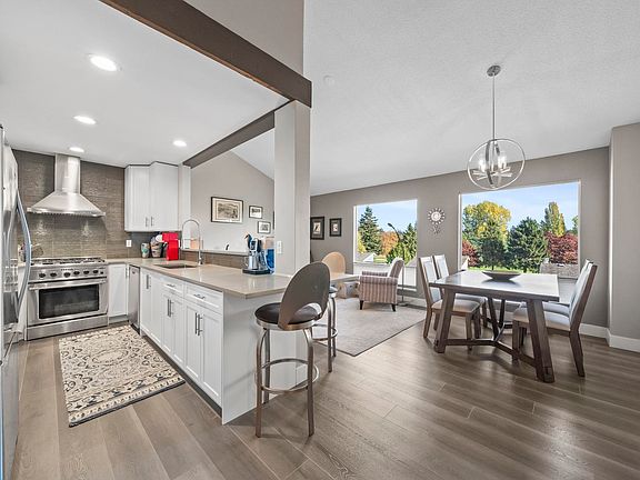 4th image of 1430 View Cres