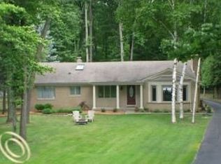 3761 Indian Trl, Orchard Lake, MI 48324