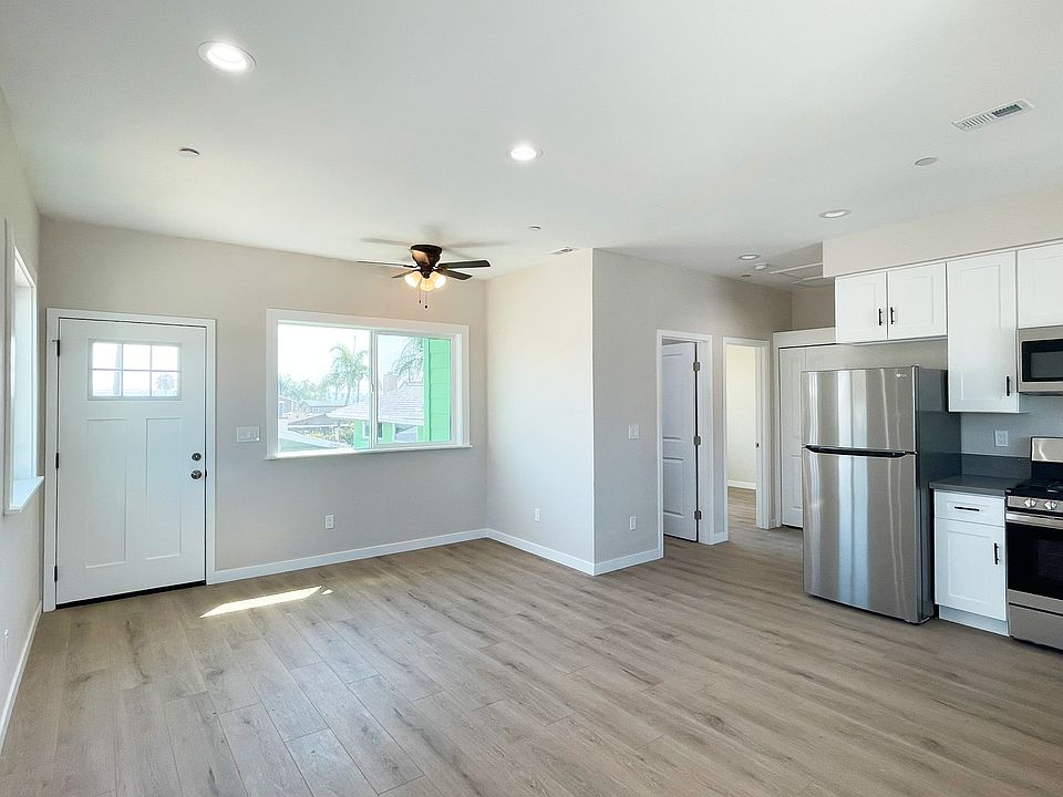 Entry, common areas, and kitchen