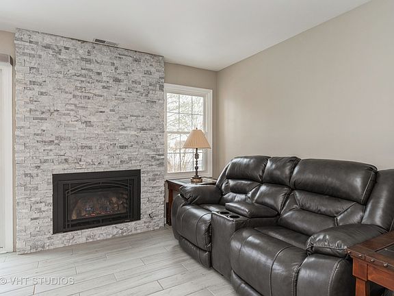 5th image of 2S707 Grove Ln