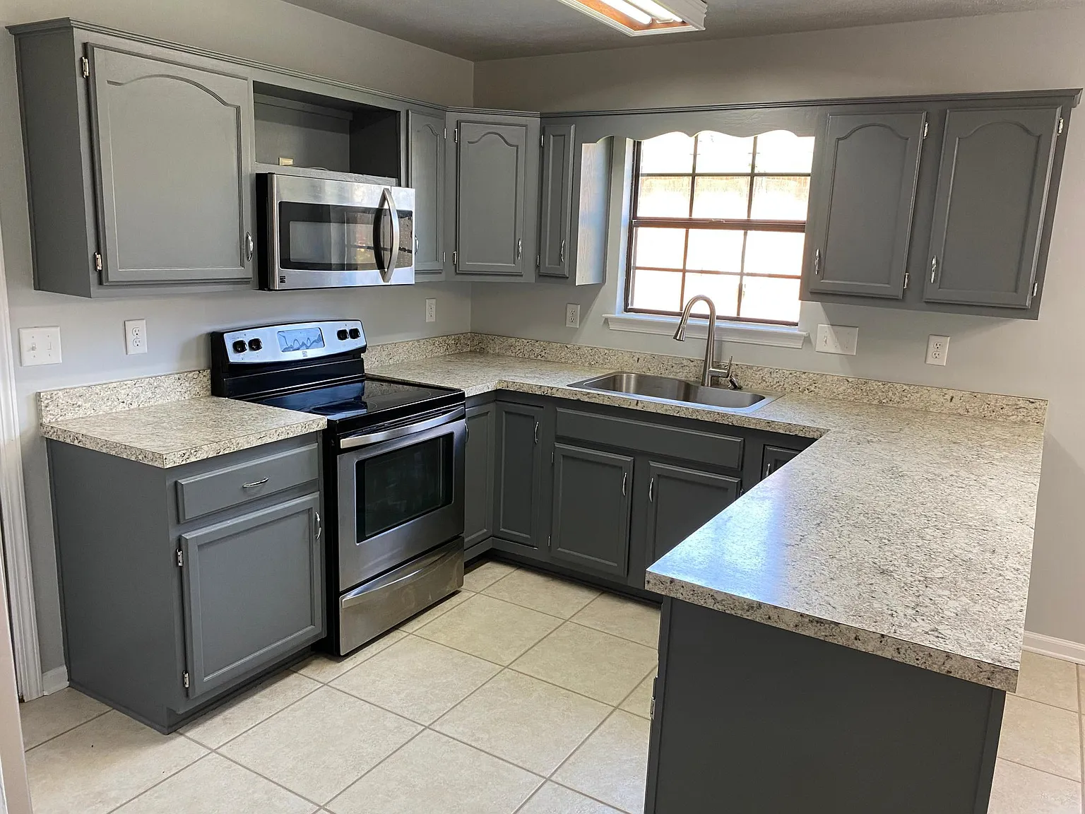 4 bed, 1607 sqft, $2,000 — Photo 2