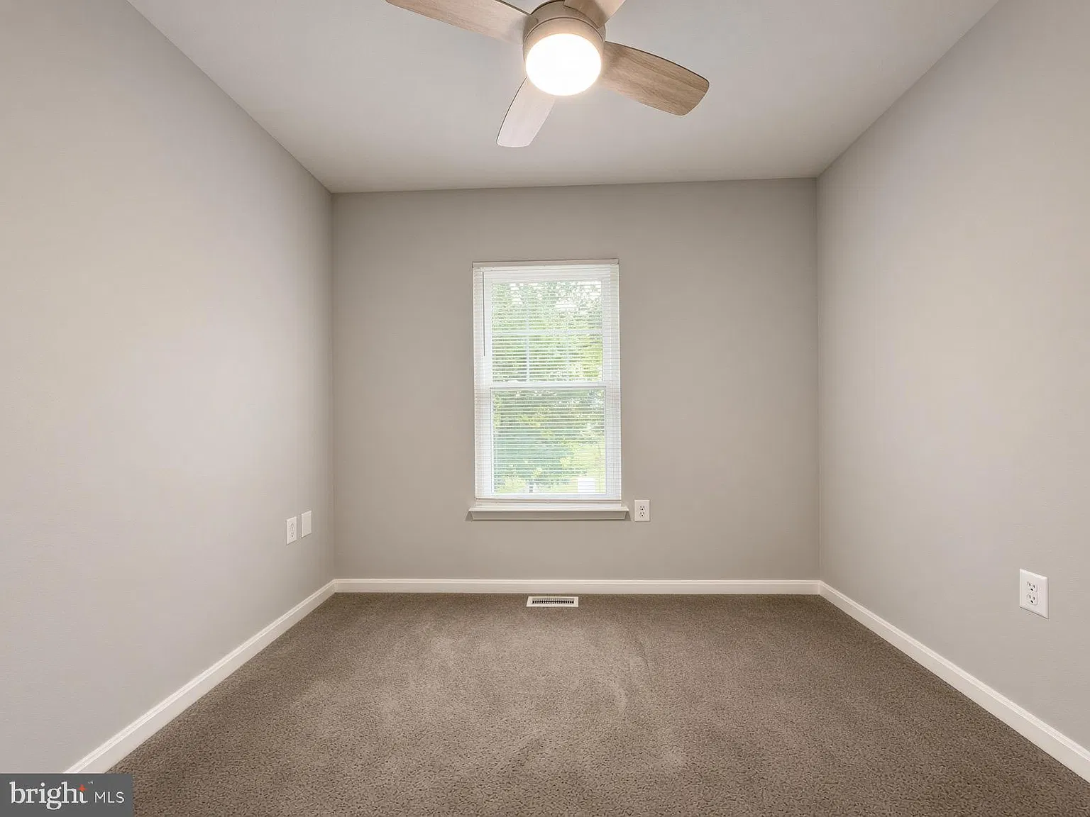4 bed, 2.5 bath, 1216 sqft, $2,700 — Photo 4