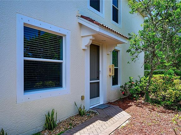 4th image of 1277 Oxford LN #225