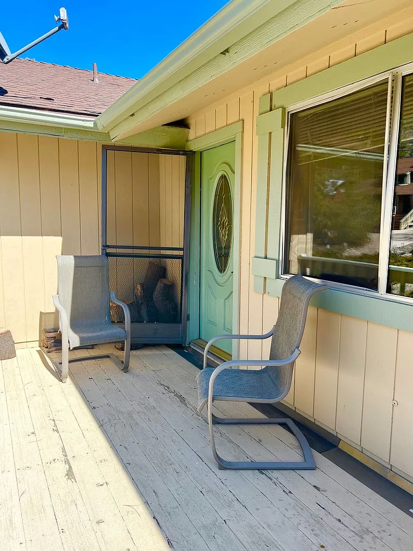 Large Home With Huge Bonus Area — Photo 2