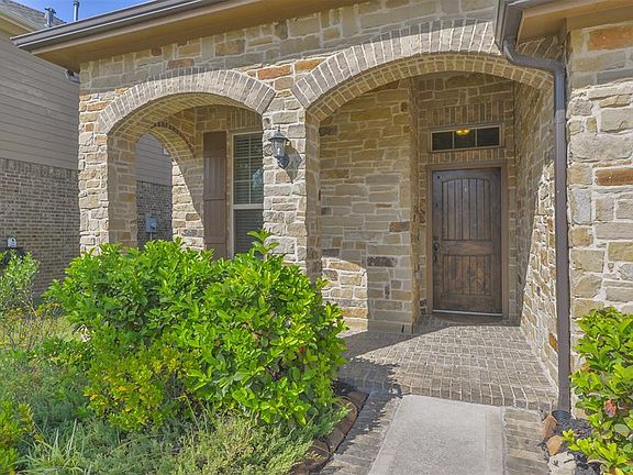 3rd image of 16811 Highland Country Dr