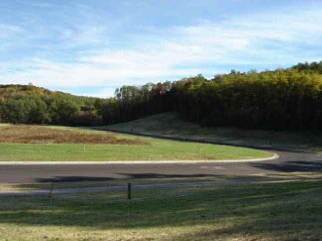 2nd image of 611 Prairie Ln