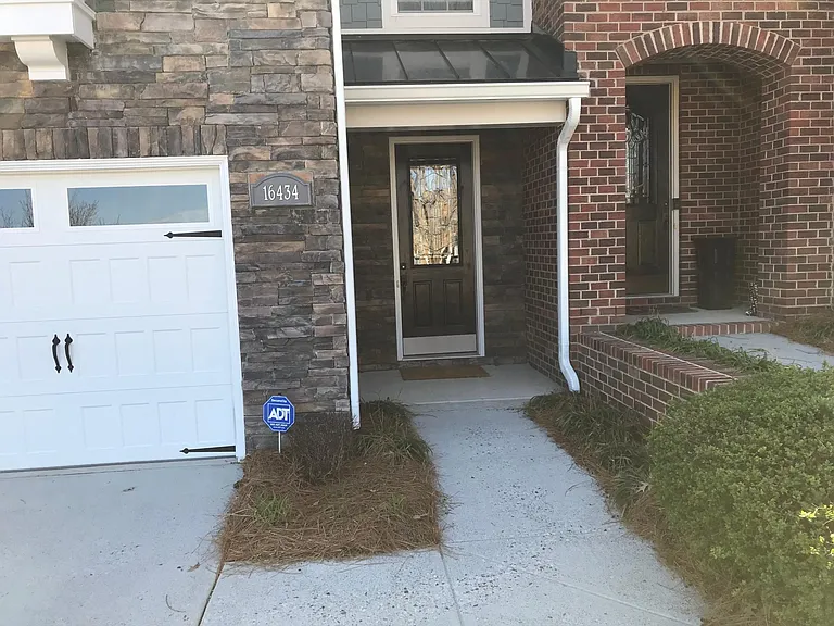 16434 Hawfield Woods Ln — Photo 2