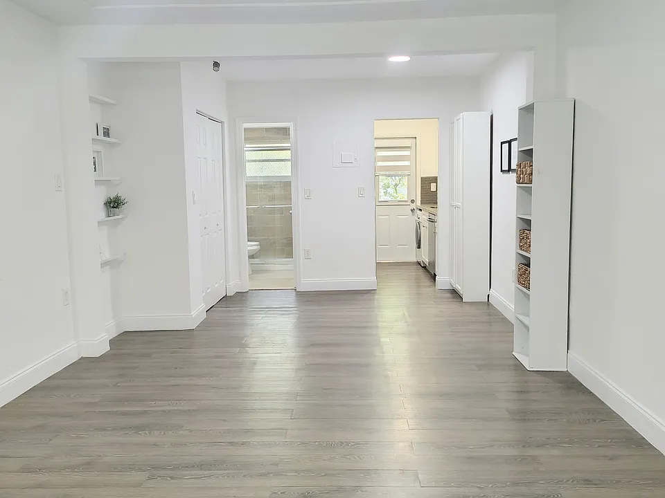 921 Meridian Ave #4