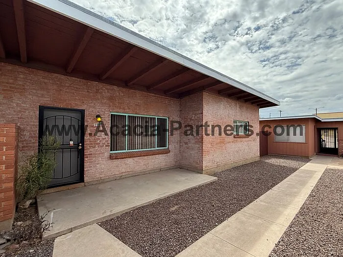 2 bed, 1.0 bath, 967 sqft, $1,215 — Photo 3