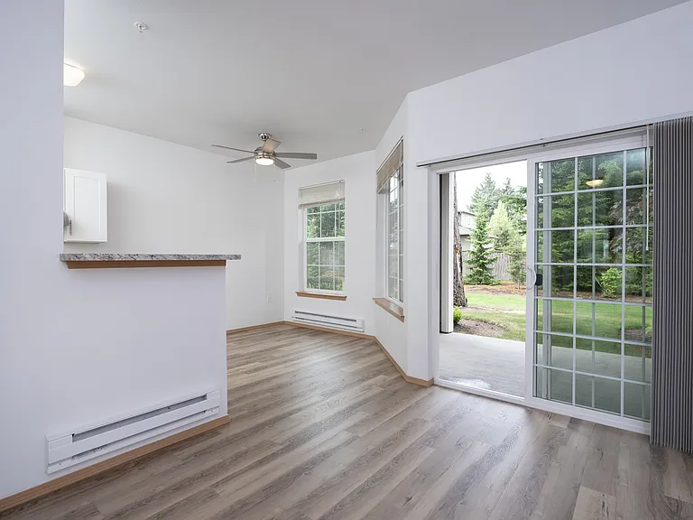 1 Bed 1 Bath Deluxe - 739 SqFt 1 Bed 1 Bath Deluxe - 739 SqFt