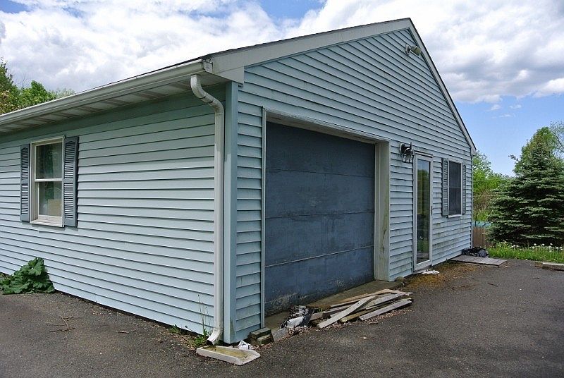 2nd image of 107 Kemmerer Dr