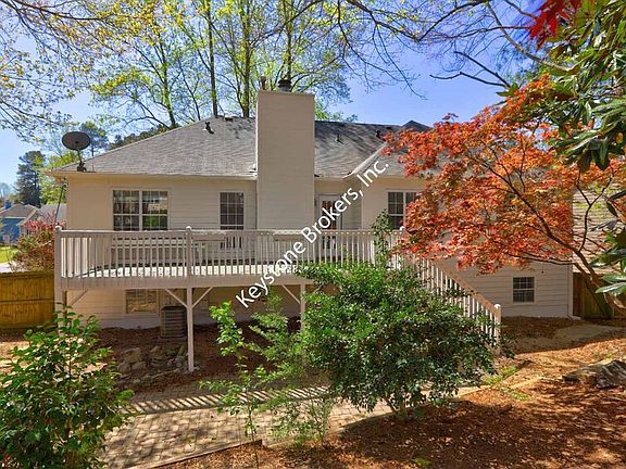 3rd image of 514 Silver Maple Ln