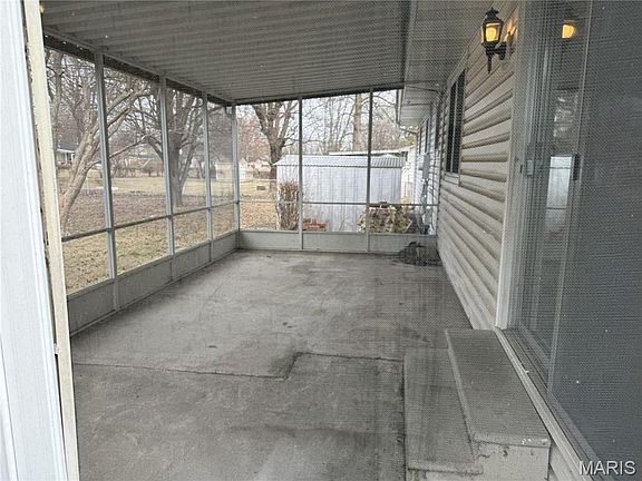 5th image of 76 Ruth Dr