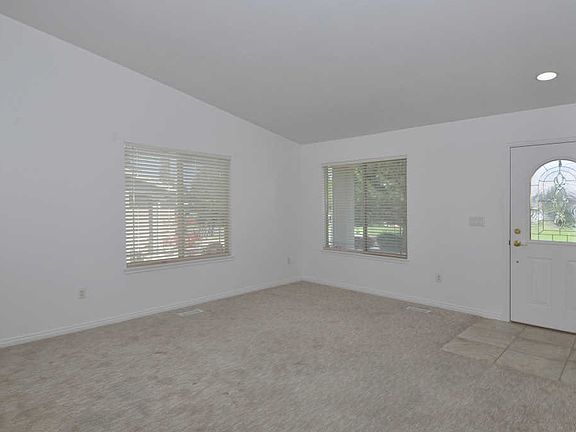 4th image of 41 Club House Dr