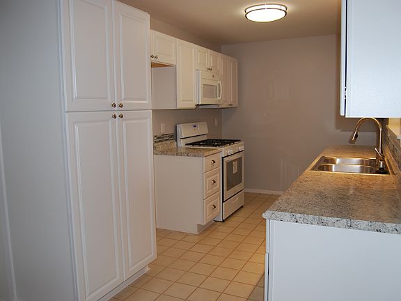 3rd image of 1334 Kent Ave