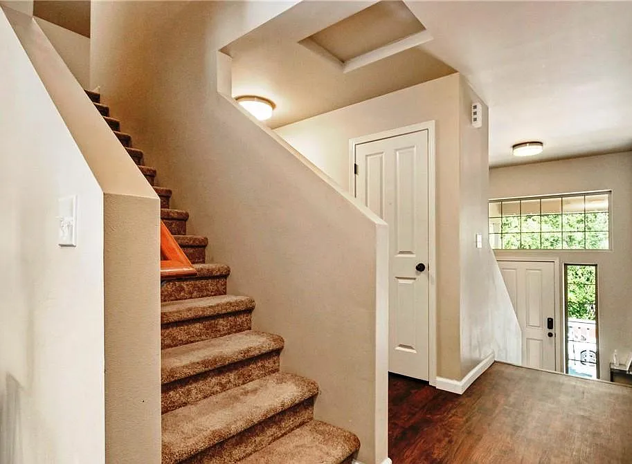 4 bed, 3.5 bath, 2246 sqft, $3,200 — Photo 2
