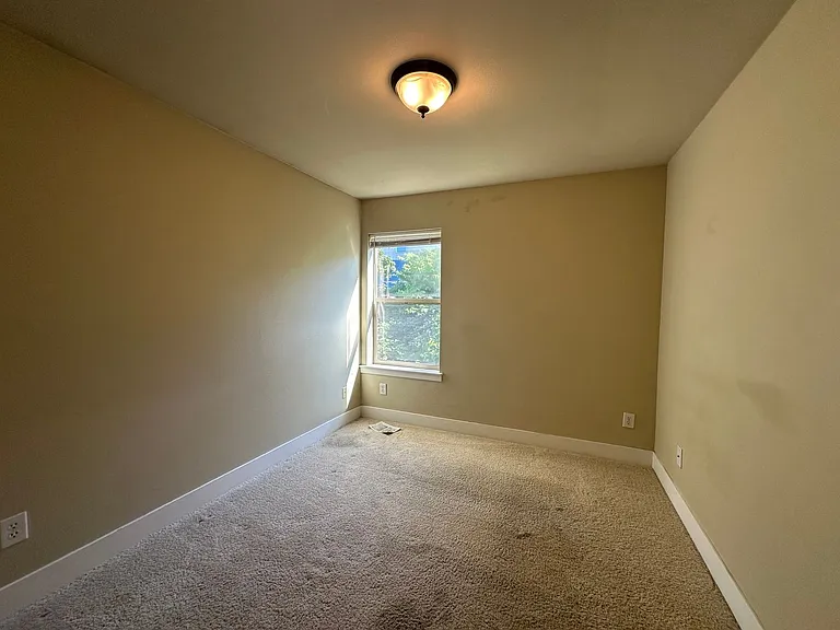 901 Gladstone St — Photo 17