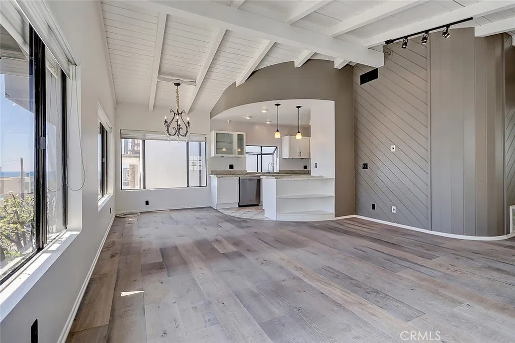 2 bed, 1296 sqft, $6,995 — Photo 2