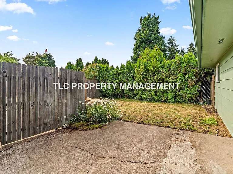 2199 Devos St — Photo 20