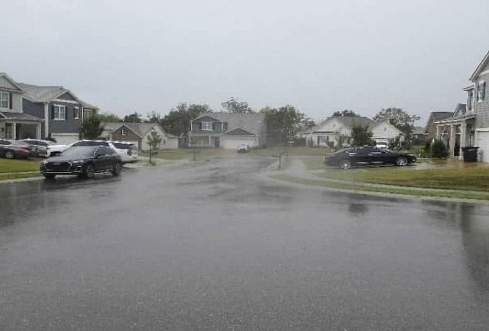 Exterior Neighborhood (street photo)