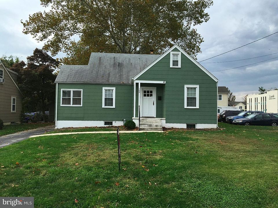 1st image of 102 Larch Ave