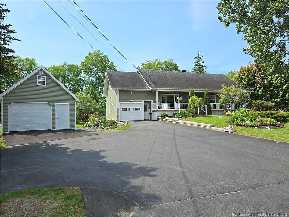 1st image of 435 Acadie