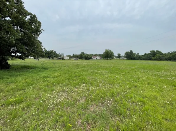 971 E Barry St, Azle, TX 76020