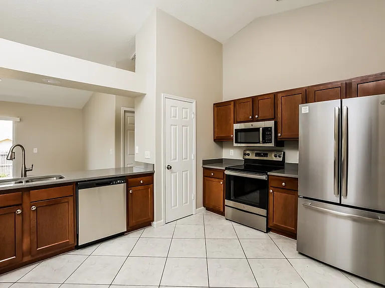371 Snowshoe Ct — Photo 7