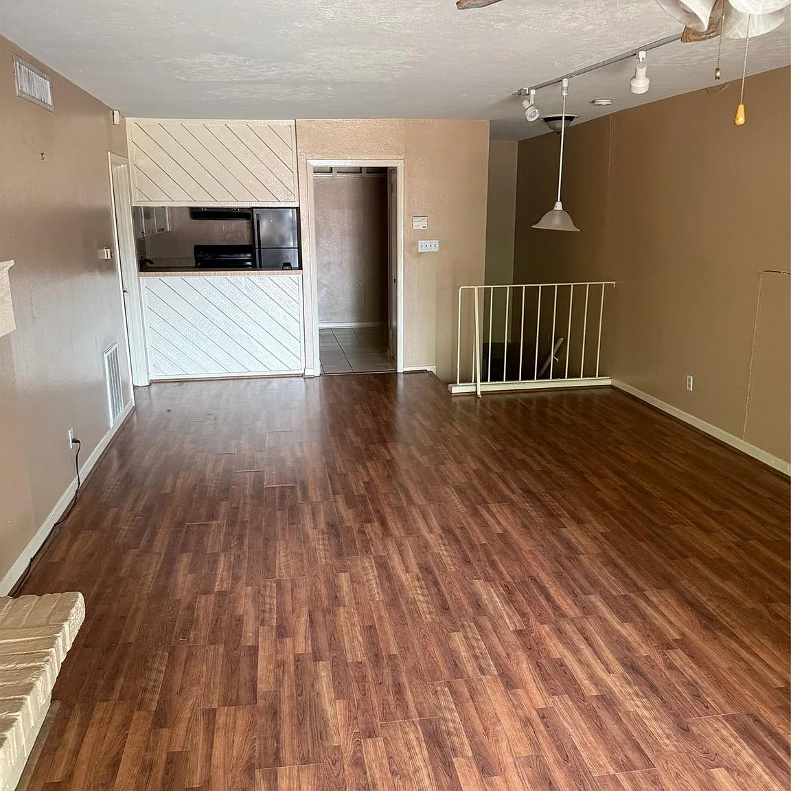 2 bed, 1.0 bath, 1026 sqft, $1,250 — Photo 3
