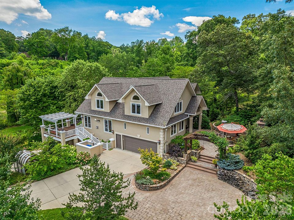 1st image of 212 S Plains Dr