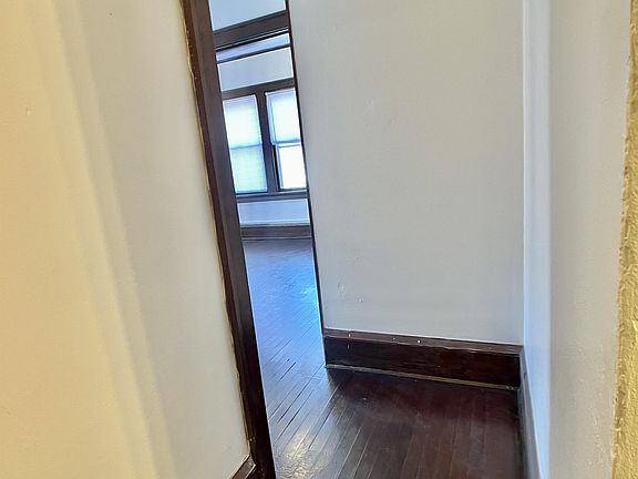 5th image of 319 E Washington St #3