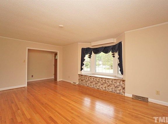 3rd image of 505 Country Club Dr