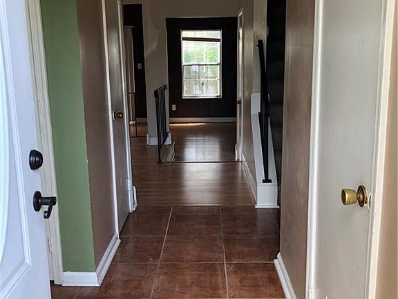 3rd image of 5975 Edgelake Dr