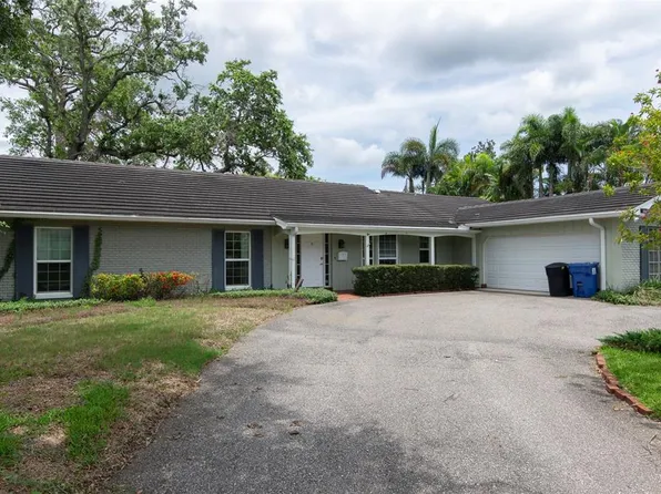 3275 Walnut St NE, Saint Petersburg, FL 33704