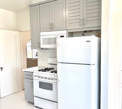 4th image of 3533 Georgia St