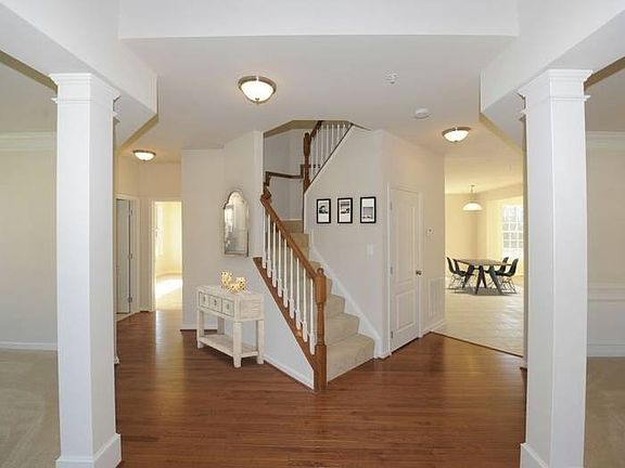 5th image of 2104 Lake Forest Dr