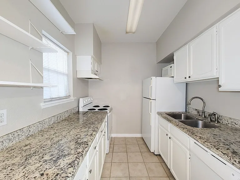4041 Drake St #116 — Photo 14