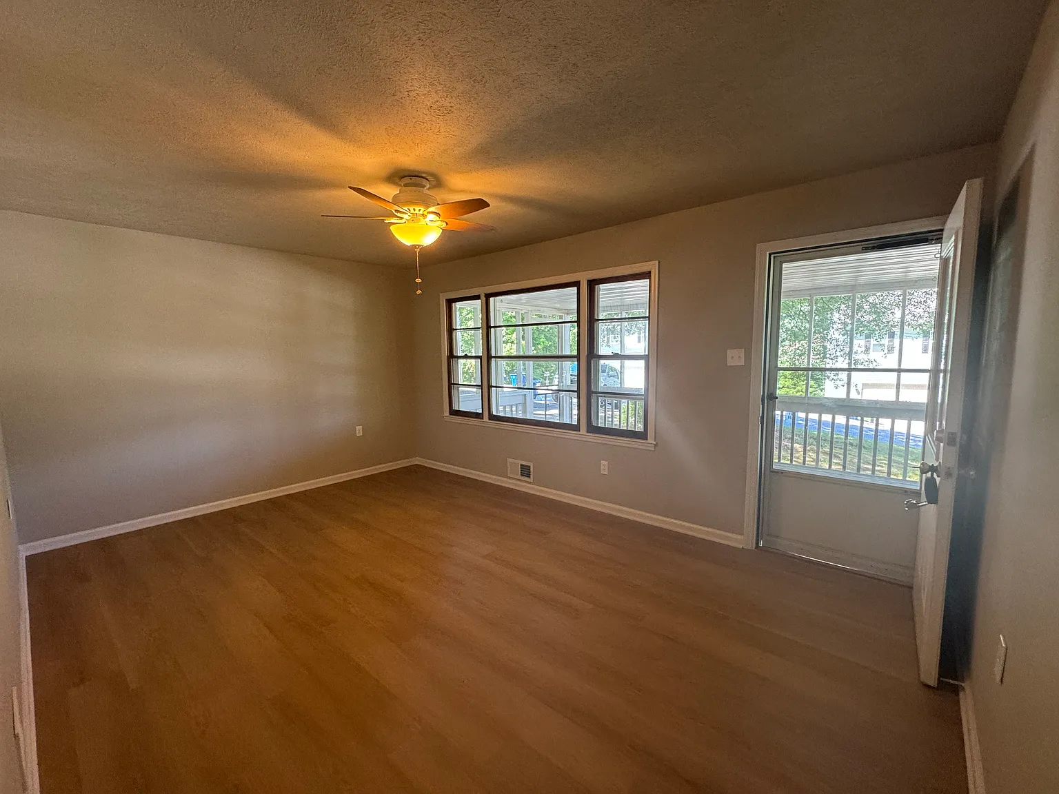 4 bed, 1.5 bath, 1400 sqft, $1,785 — Photo 3