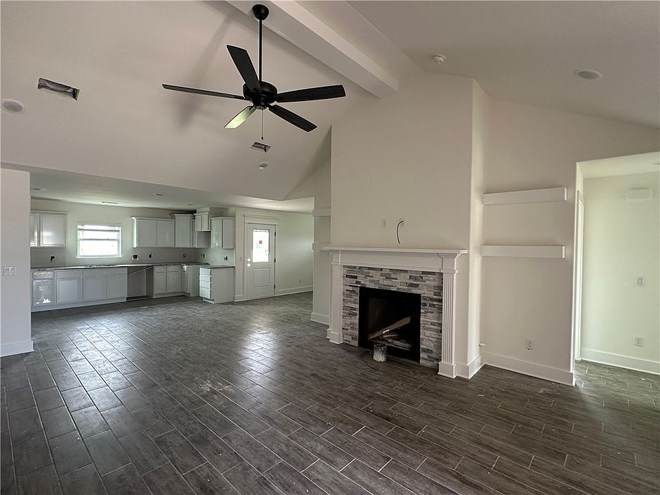 2nd image of 200 Palm St
