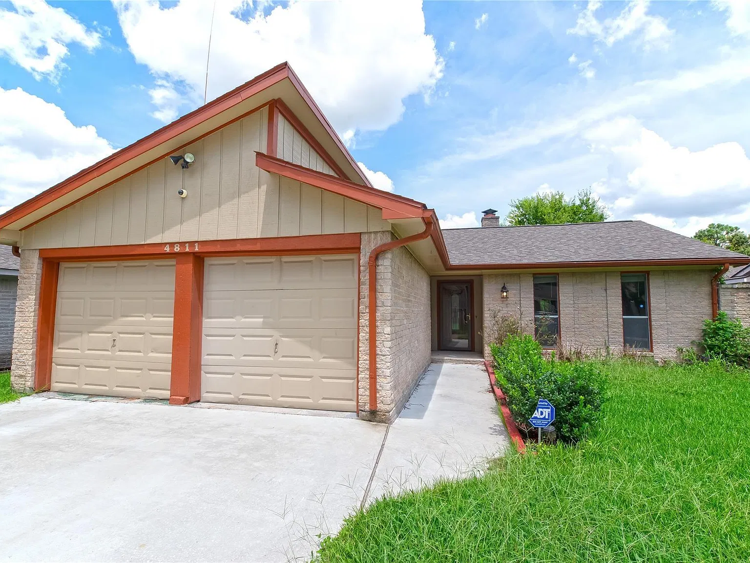 3 bed, 2.0 bath, 1751 sqft, $1,800 — Photo 1