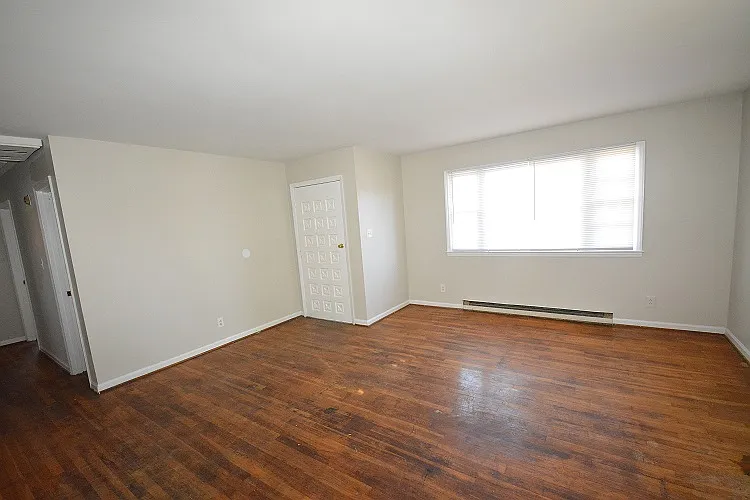 3 bed, 952 sqft, $1,095 — Photo 3