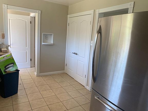 Lots of storage in kitchen