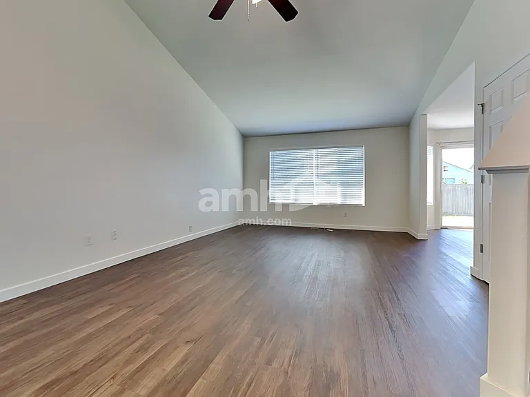 16615 Greenleaf Ave SE — Photo 6