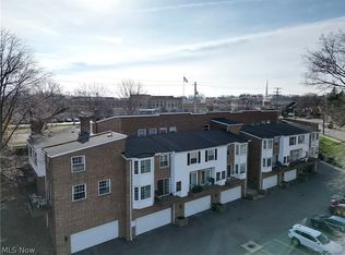 20990 Detroit Rd APT 6, Rocky River, OH 44116
