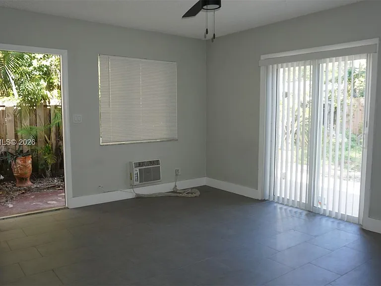 808 SW 14th Ter #4 — Photo 14