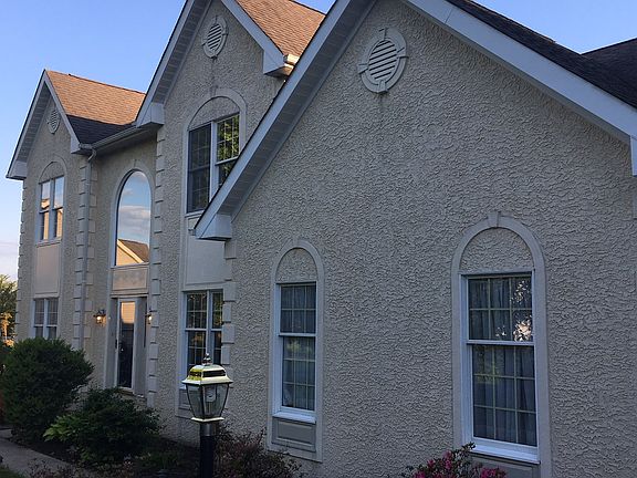 3rd image of 604 Monticello Ln